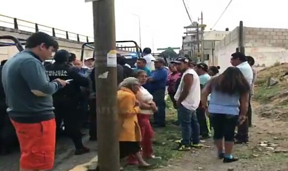 Retienen colectivas en Zacatelco por atropellar a menor